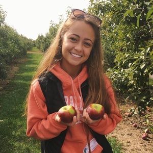 Meet your Posher, Lauren